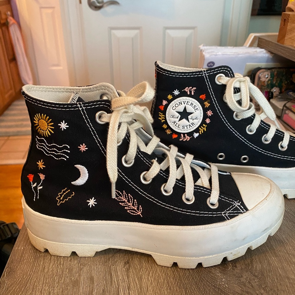 It’s okay to wander Embroidered Lugged Converse